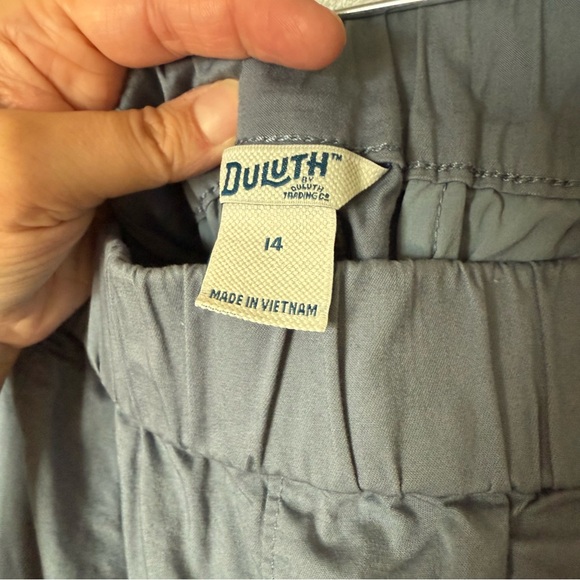 Duluth Trading Company Gray Shorts with elastic stretchy waistband - Picture 7 of 8